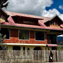 Casa Familiar TOVCA Oxapampa，位于奥克萨潘帕的酒店