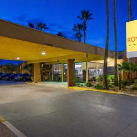 Royal Sun Hotel & Suites,位于土桑的酒店