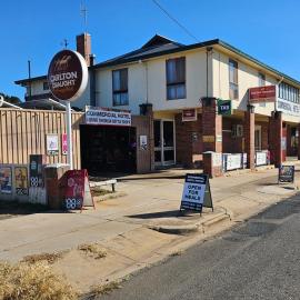 Commercial Hotel，位于Birchip的酒店