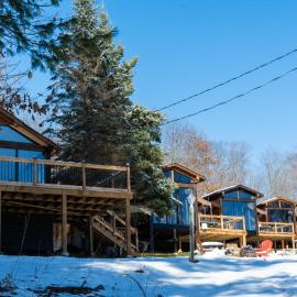 Stunning Lakeview Muskoka Pier 100 Resort，位于卡灵港的酒店