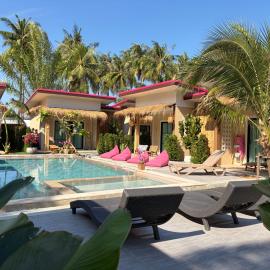 Pinky Bungalows Resort & Villa