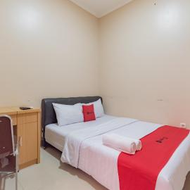 RedDoorz Syariah near Exit Toll Subang，位于梳邦再也的酒店