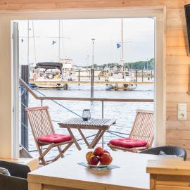 Hausboot Baltic Goose，位于费曼城堡的酒店