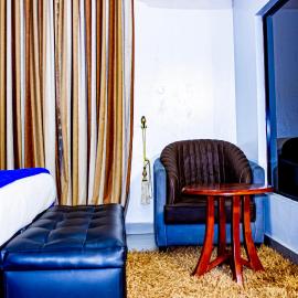 Fobbs Apartment and Suites，位于阿沙巴的酒店