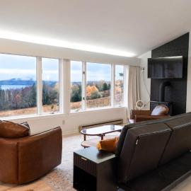 Airy Studio, Lake Access & Views, AC, 5min to Downtown，位于兰奇利的酒店
