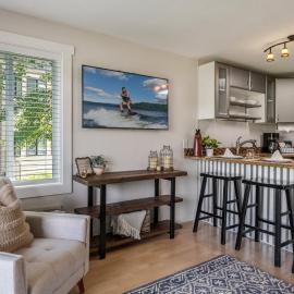 Base Camp for all of Sandpoint and Lake Pend Oreille Adventures，位于桑德波因特的酒店