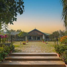 Hotel Sarai Bharatgarh，位于Nohan的酒店