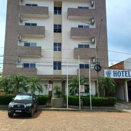 Victoria Plaza Hotel，位于帕尔马斯的酒店
