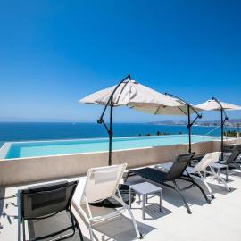 Infinity Pool with Ocean View at Bucerias，位于布塞里亚斯的酒店