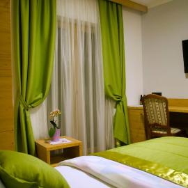 Guest House Gostišče Jutriša，位于Rogatec的酒店