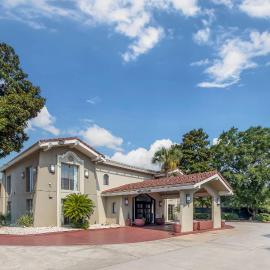 Quality Inn & Suites North Charleston - Ashley Phosphate,位于查尔斯顿的酒店
