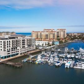 Courtyard by Marriott Clearwater Beach，位于克利尔沃特的酒店