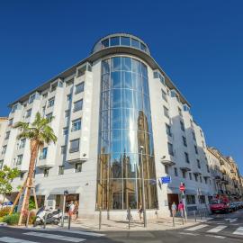 Goldstar Apartments & Suites，位于尼斯的酒店