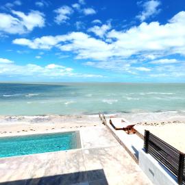 On Beach Seaside Sunset Haven 2 - Epic Sea View，位于Chuburná的酒店