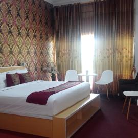 Lotus Hotel，位于大松巴哇的酒店