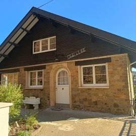 Le Chalet de la Hulle Maison privee avec sauna, jacuzzi et bar