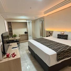 Crystal Plaza Hotel，位于戈亚尼亚的酒店