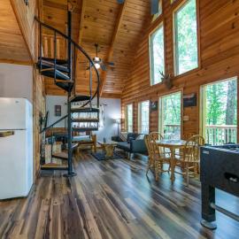 Gorgeous View Cabin-Pet Friendly, Hot Tub, Firepit，位于Slade的酒店
