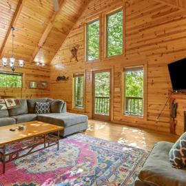 Beary Secluded- No Pet Fee, Hot Tub, Firepit, WiFi，位于Slade的酒店