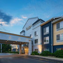 Fairfield Inn & Suites by Marriott Edison - South Plainfield，位于爱迪生的酒店