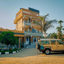 Cityscape And Retreat Hotel，位于姆贝亚的酒店