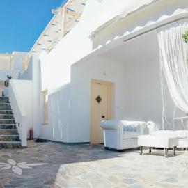 The White Suites，位于阿达玛斯的酒店