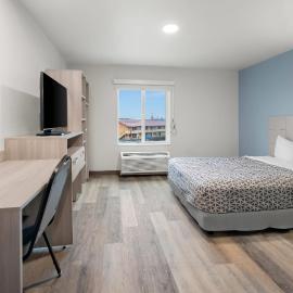 WoodSpring Suites Medford near I-5，位于梅德福的酒店