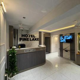 Hotel Pine Lake,位于艾哈迈达巴德的酒店