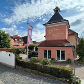 Hotel Im Engel，位于瓦伦多夫的酒店