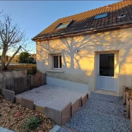 Gîte MA POULE de 1 à 5 personnes avec piscine，位于莫讷的酒店