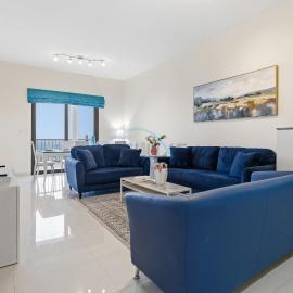 3BR Oceanfront Haven with Mesmerizing Sea View Near Pristine Beach and Campsite, Mina Al Fajer B , Fujairah by Deluxe Holiday Homes，位于Rūl Ḑadnā的酒店