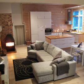Wanha Koulu Tahko Unelma, 4mh, Palju, Sauna, Tupakeittiö, Wifi, Liikuntasali, RinteetSpaRavintola 6km, Lemmikit OK, Edukas，位于Reittiö的酒店