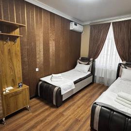 Over City Hostel，位于Marghilon的酒店