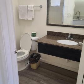 Relax Inn And Suites，位于埃尔卡洪的酒店