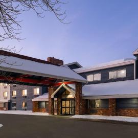 AmericInn by Wyndham Grand Forks，位于格兰福克的酒店