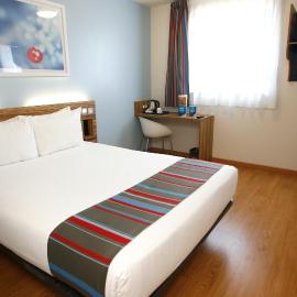 Travelodge Barcelona Poblenou，位于巴塞罗那的酒店