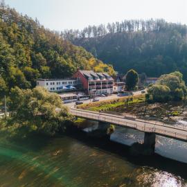 Hotel Am Schlossberg，位于齐根吕克的酒店