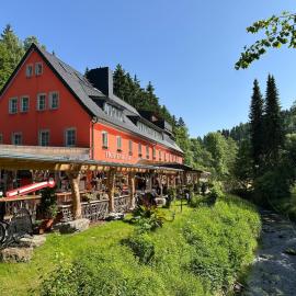 Erlebnishotel & Restaurant Fichtenhäusel am Pöhlagrund，位于Kühberg的酒店