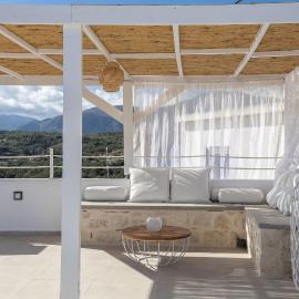 J & I Rooftop Retreat，位于Karotí的酒店