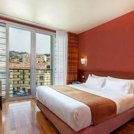 B&B HOTEL Imperia Rossini al Teatro，位于因佩里亚的酒店