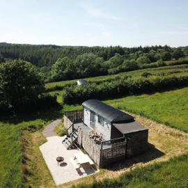 Charming Hut with Outdoor Bath & Decking Sea Views，位于锡德茅斯的酒店