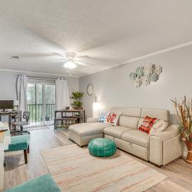 7 Mi to Downtown Fun! Spacious Augusta Condo，位于奥古斯塔的酒店