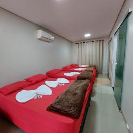 Suíte Família 5 pessoas - Queen's Hotel，位于福莫萨的酒店