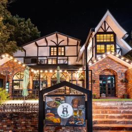 The Bears Lodge，位于白马村的酒店