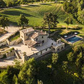 VILLA ERMELINDA - Ville Carborello，位于卡斯泰莱门多的酒店