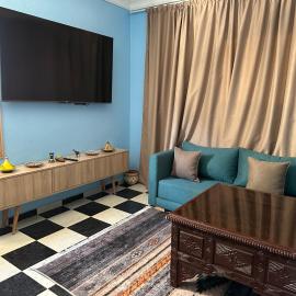 Amazing apartment with traditional touch，位于Taskala的酒店