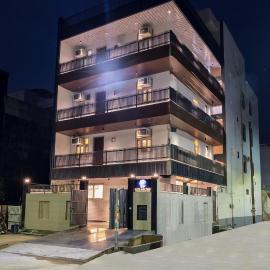 Hotel Park Tree I Sec-63A I Noida I Couple Friendly and Corporate Rooms available，位于诺伊达的酒店