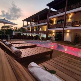 Hotel Alfa Troncones Mexico，位于特隆戈内斯的酒店