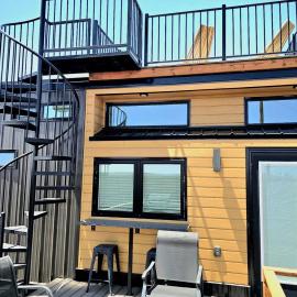 Modern Zion Getaway & Pet-Friendly Tiny Home，位于Apple Valley的酒店