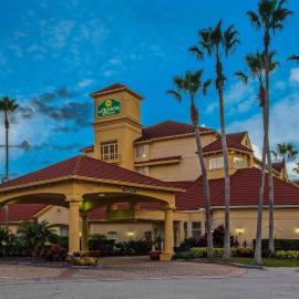 La Quinta by Wyndham Orlando Airport - On Property Food Trucks & Free Airport Shuttle!,位于奥兰多的酒店